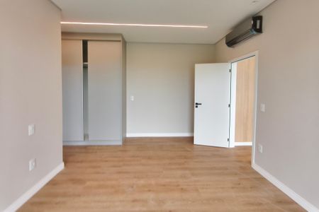 Casa de condomínio à venda com 313m², 4 quartos e 4 vagasSuíte