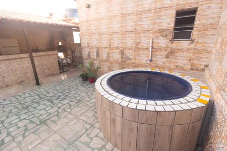 Casa para alugar com 395m², 3 quartos e 1 vagaQuintal