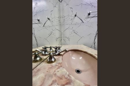 Casa à venda com 190m², 3 quartos e 1 vagaBanheiro