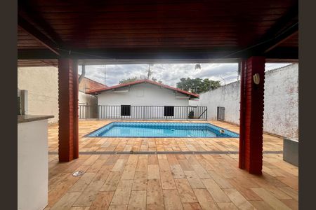 Casa à venda com 190m², 3 quartos e 1 vagaPiscina