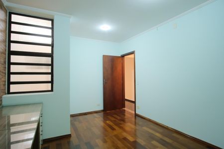 Casa à venda com 300m², 4 quartos e 4 vagasEscritório