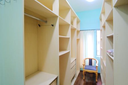 Casa à venda com 300m², 4 quartos e 4 vagasCloset da Suíte 3