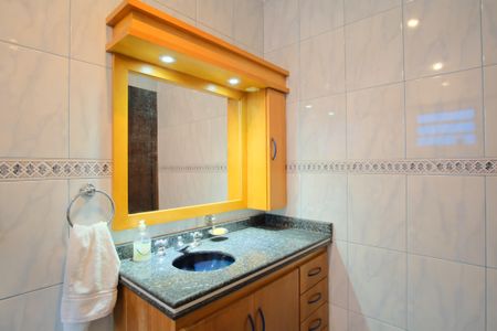 Casa à venda com 300m², 4 quartos e 4 vagasBanheiro da Suíte 2