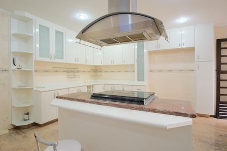 Casa à venda com 300m², 4 quartos e 4 vagasCozinha