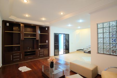 Casa à venda com 300m², 4 quartos e 4 vagasSala