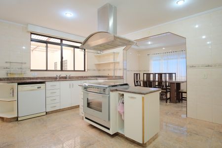 Casa à venda com 300m², 4 quartos e 4 vagasCozinha