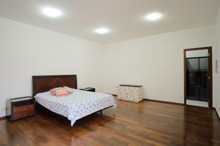 Casa à venda com 300m², 4 quartos e 4 vagasSuíte 3