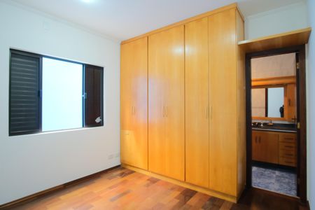 Casa à venda com 300m², 4 quartos e 4 vagasSuíte 2
