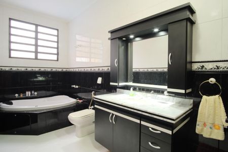 Casa à venda com 300m², 4 quartos e 4 vagasBanheiro da Suíte 3