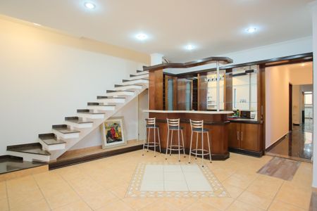 Casa à venda com 300m², 4 quartos e 4 vagasSala