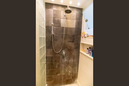 Apartamento à venda com 70m², 2 quartos e 1 vagaBanheiro da Suíte