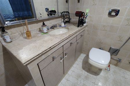 Casa de condomínio à venda com 268m², 3 quartos e 2 vagas Casa de condomínio à venda com 268m², 3 quartos e 2 vagasBanheiro Social
