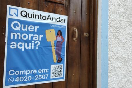 Casa de condomínio à venda com 268m², 3 quartos e 2 vagas Casa de condomínio à venda com 268m², 3 quartos e 2 vagasFachada