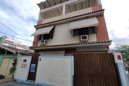Casa de condomínio à venda com 268m², 3 quartos e 2 vagas Casa de condomínio à venda com 268m², 3 quartos e 2 vagasFachada