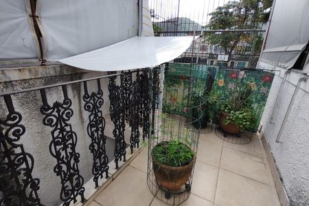 Casa de condomínio à venda com 268m², 3 quartos e 2 vagas Casa de condomínio à venda com 268m², 3 quartos e 2 vagasVaranda