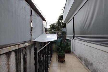 Casa de condomínio à venda com 268m², 3 quartos e 2 vagas Casa de condomínio à venda com 268m², 3 quartos e 2 vagasVaranda