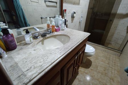 Casa de condomínio à venda com 268m², 3 quartos e 2 vagas Casa de condomínio à venda com 268m², 3 quartos e 2 vagasBanheiro da Suíte
