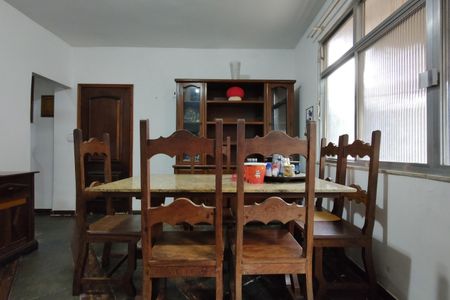 Casa de condomínio à venda com 268m², 3 quartos e 2 vagas Casa de condomínio à venda com 268m², 3 quartos e 2 vagasSala