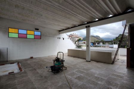 Casa de condomínio à venda com 268m², 3 quartos e 2 vagas Casa de condomínio à venda com 268m², 3 quartos e 2 vagasTerraço
