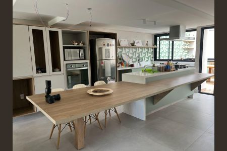 Casa de condomínio à venda com 225m², 4 quartos e 4 vagas Casa de condomínio à venda com 225m², 4 quartos e 4 vagasCozinha