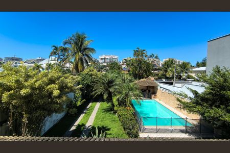 Casa à venda com 370m², 4 quartos e 2 vagas Casa à venda com 370m², 4 quartos e 2 vagasVista da Varanda dos Quartos