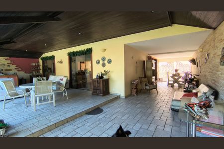 Casa à venda com 370m², 4 quartos e 2 vagas Casa à venda com 370m², 4 quartos e 2 vagasÁrea comum