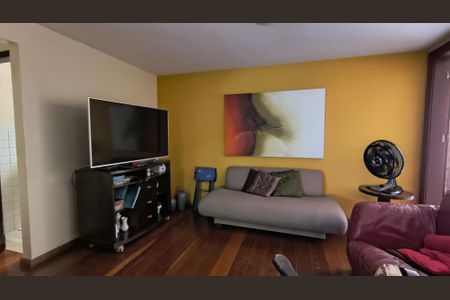 Casa à venda com 370m², 4 quartos e 2 vagas Casa à venda com 370m², 4 quartos e 2 vagasSala