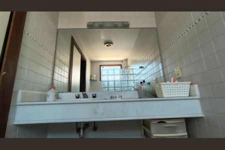 Casa à venda com 370m², 4 quartos e 2 vagas Casa à venda com 370m², 4 quartos e 2 vagasBanheiro da Suíte 2