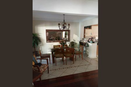 Casa à venda com 370m², 4 quartos e 2 vagas