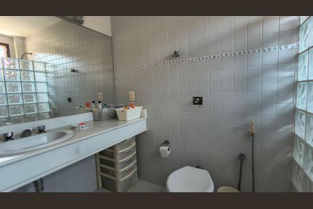 Casa à venda com 370m², 4 quartos e 2 vagas Casa à venda com 370m², 4 quartos e 2 vagasBanheiro da Suíte 2