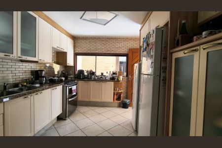 Casa à venda com 370m², 4 quartos e 2 vagas Casa à venda com 370m², 4 quartos e 2 vagasCozinha