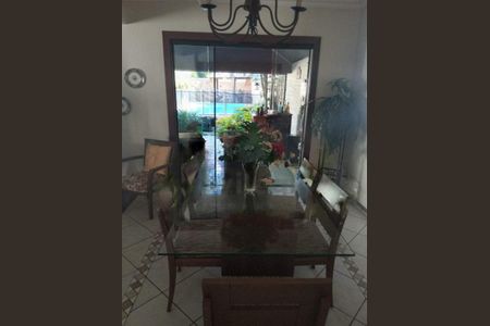 Casa à venda com 370m², 4 quartos e 2 vagas