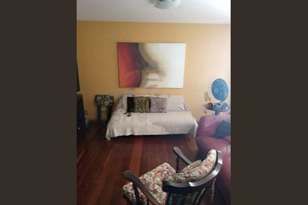 Casa à venda com 370m², 4 quartos e 2 vagas