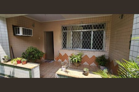 Casa à venda com 100m², 3 quartos e 2 vagas