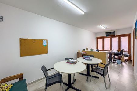 Casa à venda com 240m², 3 quartos e 3 vagas Casa à venda com 240m², 3 quartos e 3 vagasSala