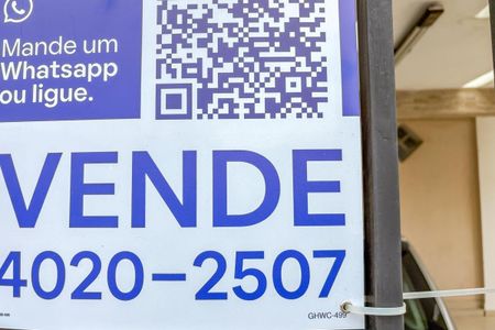 Casa à venda com 240m², 3 quartos e 3 vagas Casa à venda com 240m², 3 quartos e 3 vagasPlaca