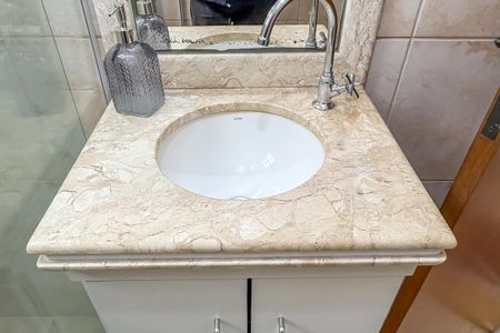 Casa à venda com 240m², 3 quartos e 3 vagas Casa à venda com 240m², 3 quartos e 3 vagasBanheiro Social