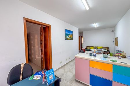 Casa à venda com 240m², 3 quartos e 3 vagas Casa à venda com 240m², 3 quartos e 3 vagasSala