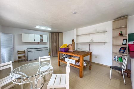 Casa à venda com 240m², 3 quartos e 3 vagas Casa à venda com 240m², 3 quartos e 3 vagasÁrea comum