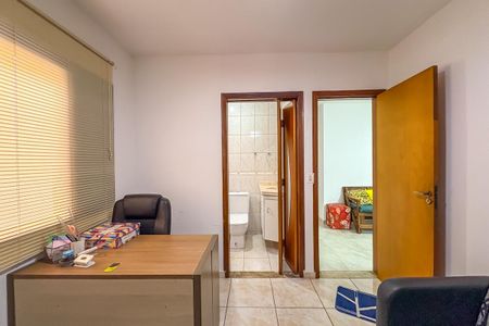 Casa à venda com 240m², 3 quartos e 3 vagas Casa à venda com 240m², 3 quartos e 3 vagasSuíte