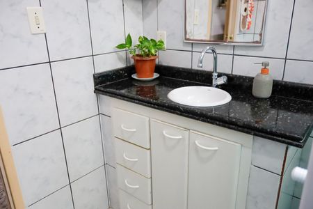 Casa de condomínio à venda com 184m², 3 quartos e 3 vagasBanheiro 2