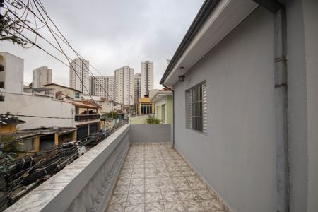 Casa à venda com 200m², 5 quartos e 2 vagas Casa à venda com 200m², 5 quartos e 2 vagasVaranda