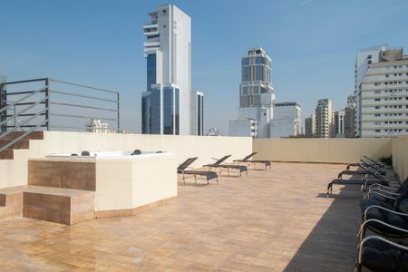 Studio à venda com 24m², 1 quarto e 1 vaga Studio à venda com 24m², 1 quarto e 1 vagaÁrea comum - Piscina