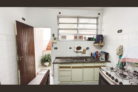 Casa à venda com 125m², 4 quartos e 2 vagas Casa à venda com 125m², 4 quartos e 2 vagasCozinha