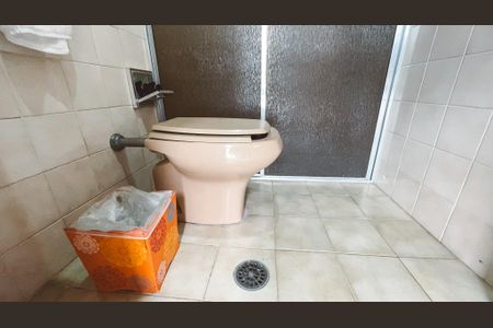 Casa à venda com 125m², 4 quartos e 2 vagas Casa à venda com 125m², 4 quartos e 2 vagasBanheiro da Suíte