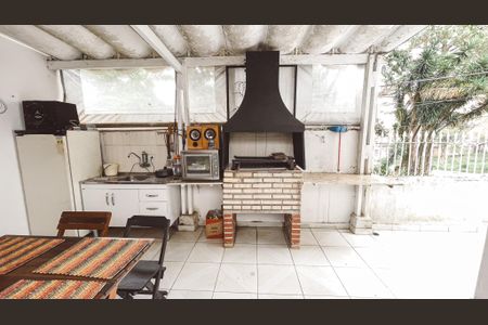 Casa à venda com 125m², 4 quartos e 2 vagas Casa à venda com 125m², 4 quartos e 2 vagasChurrasqueira