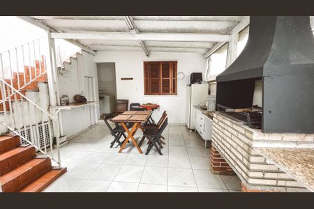 Casa à venda com 125m², 4 quartos e 2 vagas Casa à venda com 125m², 4 quartos e 2 vagasChurrasqueira