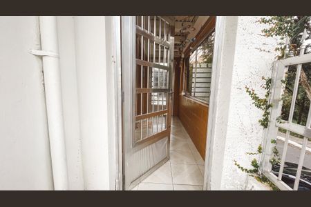 Casa à venda com 125m², 4 quartos e 2 vagas Casa à venda com 125m², 4 quartos e 2 vagasHall