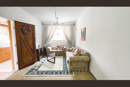 Casa à venda com 125m², 4 quartos e 2 vagas Casa à venda com 125m², 4 quartos e 2 vagasSala