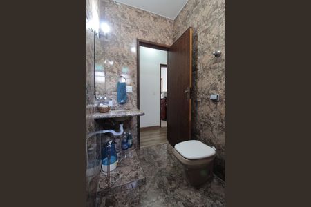 Casa à venda com 411m², 3 quartos e 3 vagasBanheiro Social